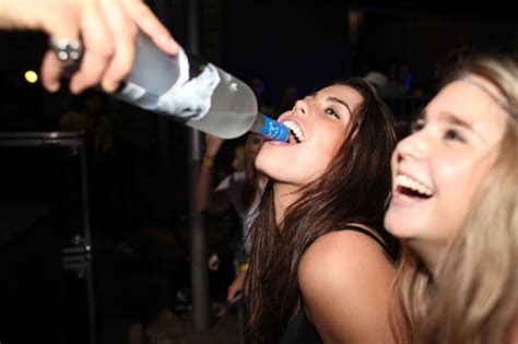 FRENCH: Salut tout le monde, ceci. . College girls drunk party